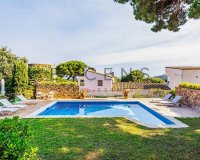 Sale - House / Villa - Empordà