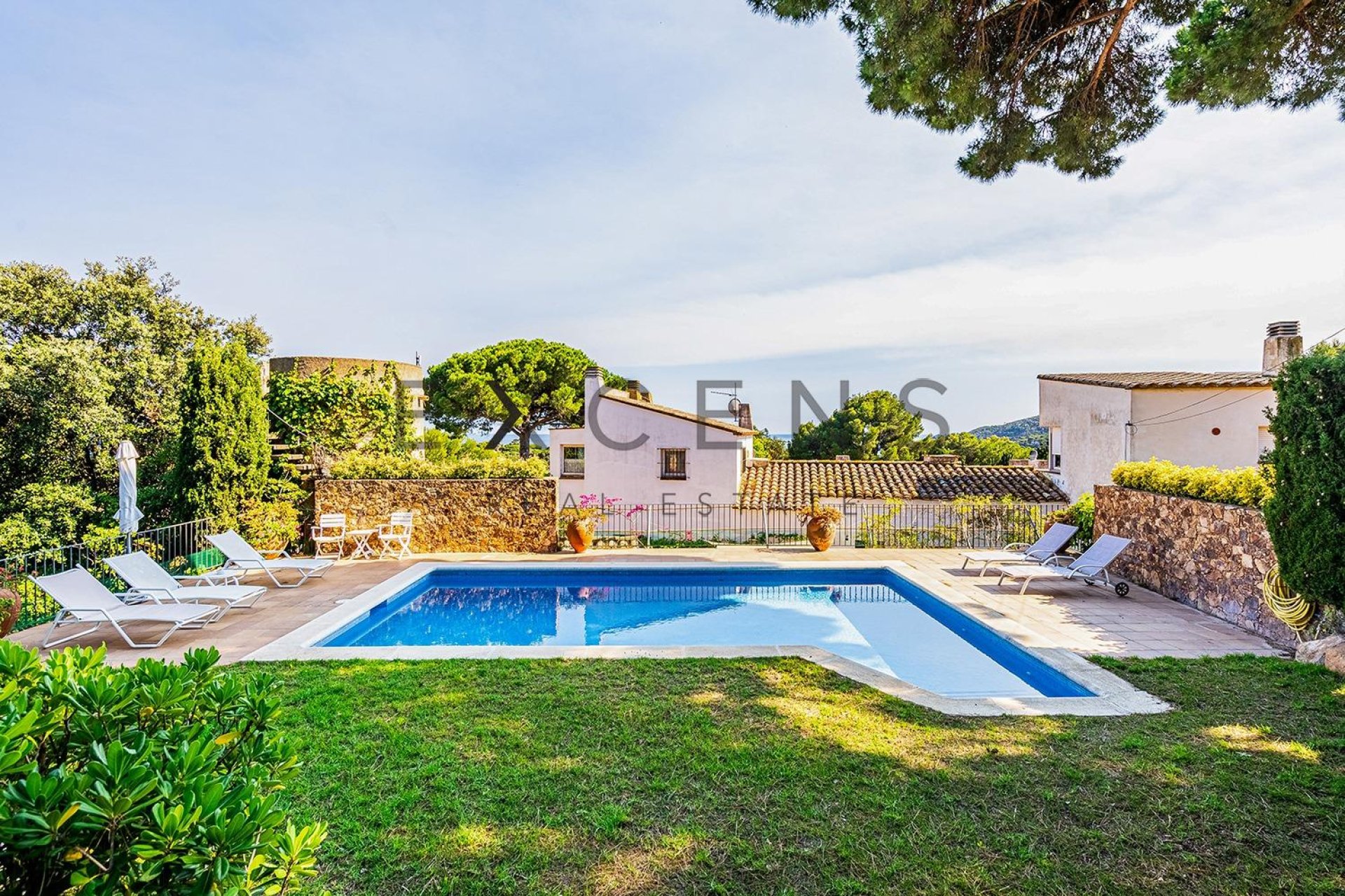 Sale - House / Villa - Empordà