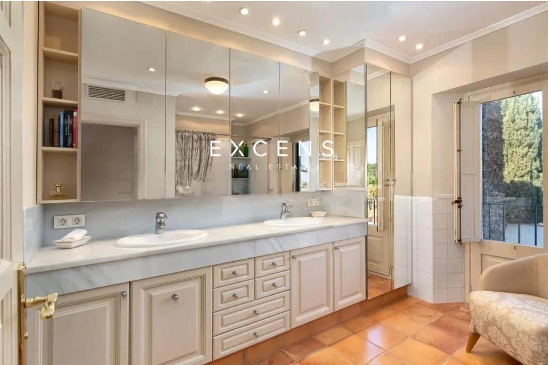 Sale - House / Villa - Empordà