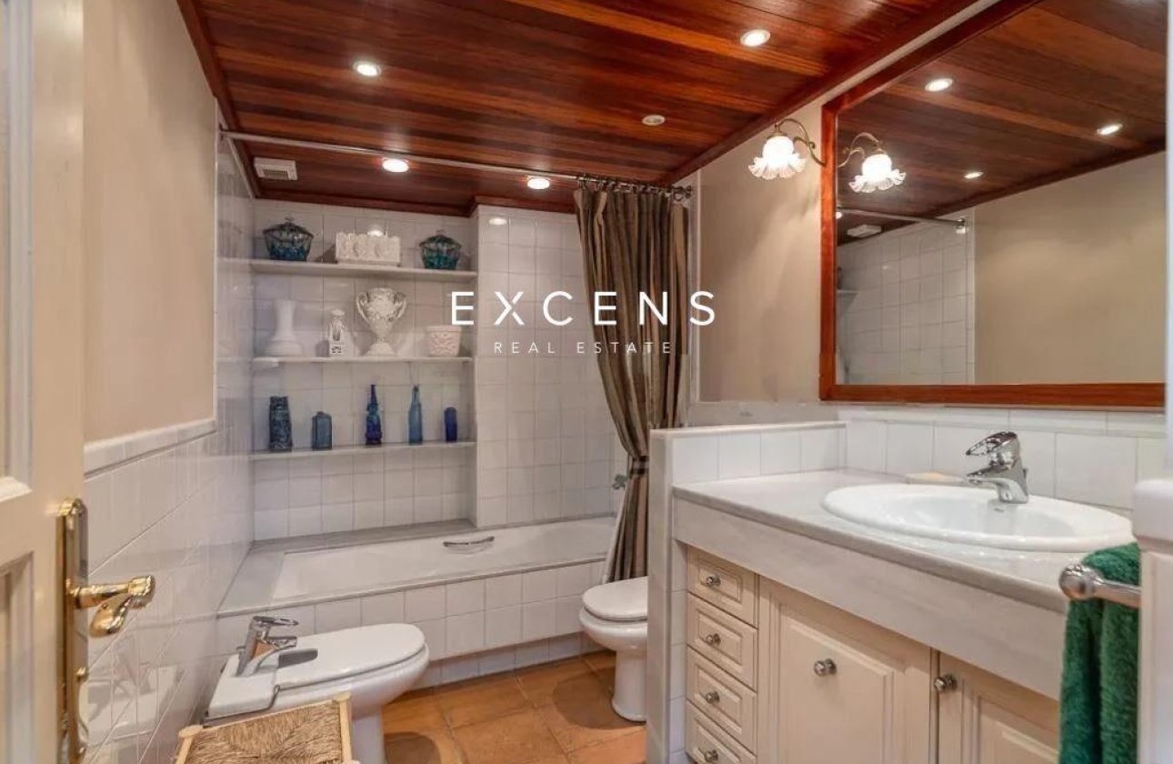 Sale - House / Villa - Empordà